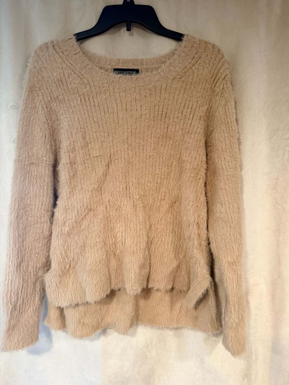 Banana Republic Fuzzy Eyelash Knit High-Low Hem Crewneck Sweater Beige Size L